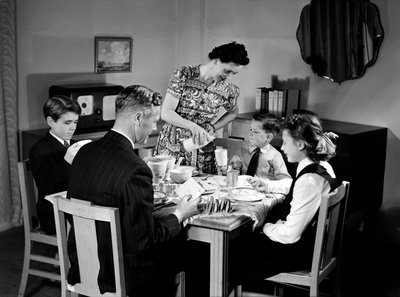Família ao pequeno-almoço, c 1948 de Unbekannt