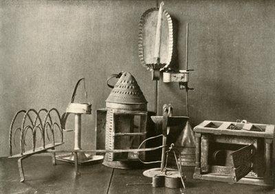 Aquecedor de pés, candeeiros a óleo, candelabro de vela, lanterna de estanho e torradeira, século XVIII, 1937. de Unbekannt