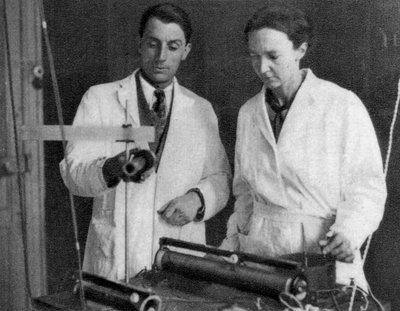 Frederic Joliot e Irene Joliot-Curie, cientistas franceses, 1935 de Unbekannt