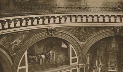 Da Coroa à Base da Grande Catedral de Londres: The Whispering Gallery, c1935. de Unbekannt