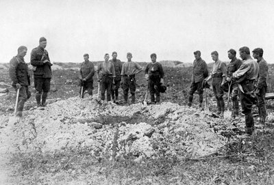Funeral na Frente Ocidental, Primeira Guerra Mundial, 1916, c1920 de Unbekannt