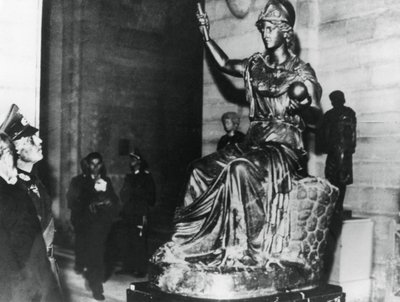 Marechal-de-campo alemão von Rundstedt visitando o Louvre, Paris ocupada, outubro de 1940 de Unbekannt