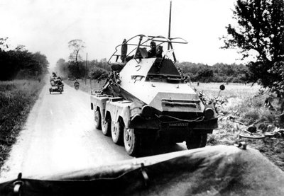 Carro blindado alemão durante o avanço em Paris, maio-junho de 1940 de Unbekannt