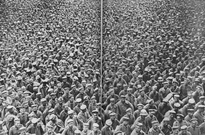 Prisioneiros alemães capturados pelo 3º e 4º Exércitos Britânicos, Somme, França, 21-22 de agosto de 1918 de Unbekannt