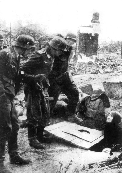 Tropas alemãs entrando em Stalingrado, Rússia, setembro de 1942 de Unbekannt