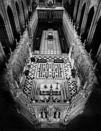 Arquitectura gótica: vista da vedação do coro da Catedral Santa Cécile d