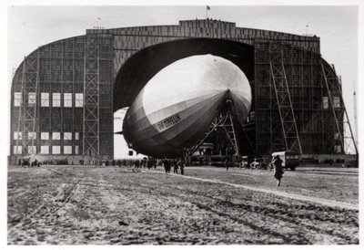 Graf Zeppelin preso ao mastro móvel, Lakehurst, Nova Jersey, EUA, 1930, 1933 de Unbekannt