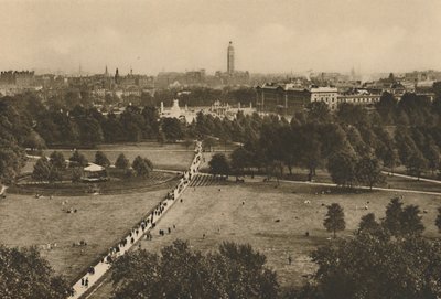 Green Park e Westminster da estrutura que usurpou o local de Old Devonshire, c1935. de Unbekannt
