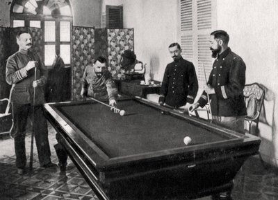 Henri Gouraud, soldado francês, jogando bilhar, 1895 de Unbekannt