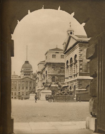 Parada dos protetores de cavalo quadro na passagem da passagem do tesouro, c1935. de Unbekannt