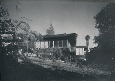 Casa em Los Angeles por Richard J Neutra. - Vista para o pátio e o jardim, 1942 de Unbekannt