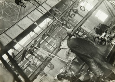 Em uma fábrica de engenharia mecânica, URSS, década de 1930 de Unbekannt