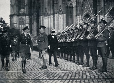 Inspeção de tropas no sopé da Catedral de Colônia, 1919, 1945 de Unbekannt