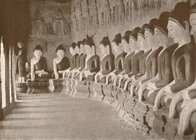 Interior do templo budista, Sagaing, 1900. de Unbekannt