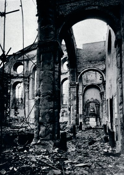 Interior da Igreja de Santa Maria Le Bow, Cheapside queimado em um ataque aéreo, 1941 de Unbekannt