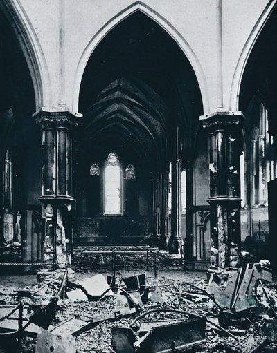Interior da Igreja do Templo após o incêndio, 1941 de Unbekannt