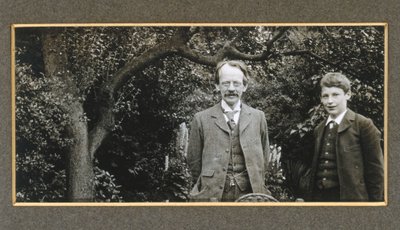 J J J Thomson com o seu filho, George, c 1909 de Unbekannt