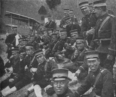 Soldados japoneses a caminho da frente: a refeição do meio-dia de chá e arroz, 1904-1905 1907 de Unbekannt