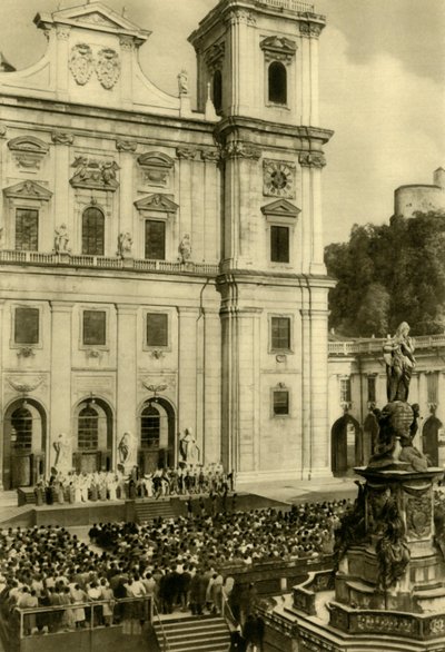 Jedermann se apresentou em frente à Catedral de Salzburgo, Salzburgo, Áustria, c1935. de Unbekannt
