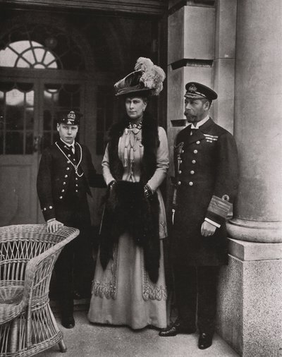 Rei George e Queen Mary com seu filho Prince Edward, maio de 1910. de Unbekannt