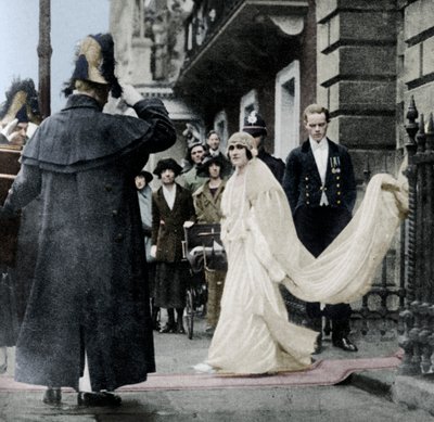 Lady Elizabeth Bowes-Lyon a caminho de se casar na Abadia de Westminster, 26 de abril de 1923, 1937 de Unbekannt