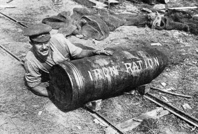 Grande concha a caminho da frente, Primeira Guerra Mundial, 1914-1916, c1920 de Unbekannt