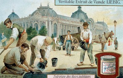 Colocando a superfície de estrada de betume em uma rua de Paris, c1900 de Unbekannt