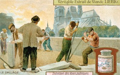 Colocando lajes de pavimentação em uma rua de Paris, c1900 de Unbekannt