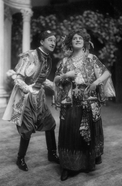 Lily Elsie e Joseph Coyne em A viúva alegre, c1907 de Unbekannt