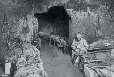 Alojamentos em uma caverna francesa, Primeira Guerra Mundial, 1915 de Unbekannt