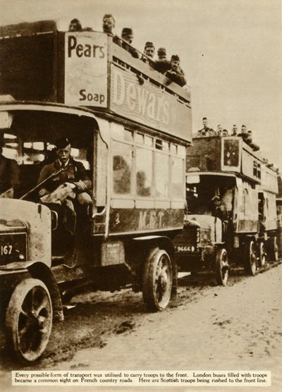 Ônibus de Londres levando tropas escocesas para a frente, Primeira Guerra Mundial, 1914, 1935. de Unbekannt