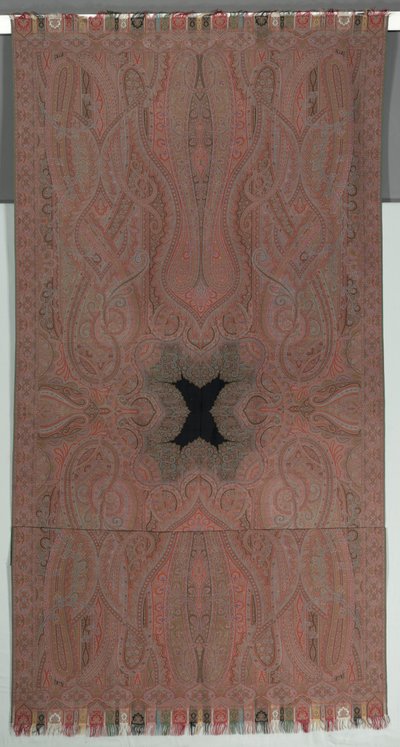 Xaile Longo com Boteshs Simétricos Grandes e Pequeno Centro Preto, 1855-1862. de Unbekannt