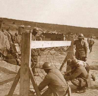 Fazendo arame farpado, c1914-c1918 de Unbekannt