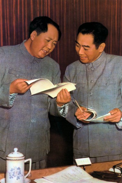 Mao Zedong e Zhou Enlai, líderes comunistas chineses, c1950s de Unbekannt