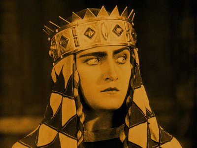 Margarete Schön como Kriemhild no filme Die Nibelungen: Kriemhilds Revenge de Fritz Lang, 1924. de Unbekannt