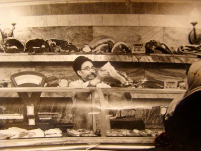 Balcão de carne em uma loja de comida soviética, URSS, década de 1960 de Unbekannt