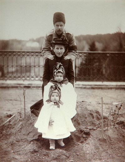 Membros da família do duque Fyodor Uvarov em sua propriedade rural, Porechye, Rússia, década de 1880 de Unbekannt