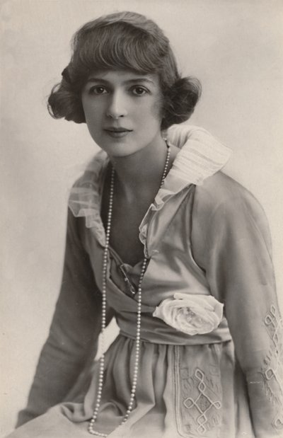 Julia James, 1890-1964, c1930. de Unbekannt