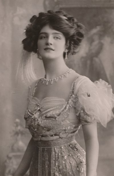 Lily Elsie, 1886-1962, A viúva alegre, c1930. de Unbekannt