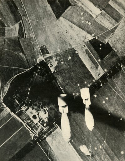 Mais bombas britânicas em um aeródromo inimigo, 1939-1940, 1941. de Unbekannt