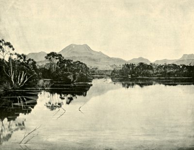 Monte Gould, Du Cane Range, rio Narciso, lago St. Clair, 1901. de Unbekannt