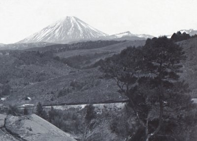 Monte Ngauruhoe, final do século XIX e início do século XX. de Unbekannt