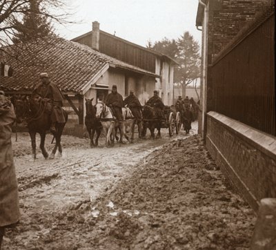 Soldados franceses montados com artilharia, c1914-c1918 de Unbekannt