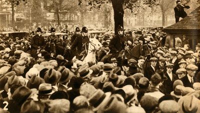 Polícia montada e manifestantes, protestos significa teste, Hyde Park, Londres, 1932, 1933. de Unbekannt
