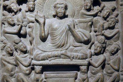 Museu Nacional da Índia, Nova Deli. Friso Ayaga retratando cenas da vida de Buda e dos Jakatas. Ikshvaku, século III d.C. Nagarjunakonda, Andhra Pradesh. Calcário acinzentado. Detalhe. Índia. de Unbekannt