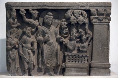 Museu Nacional da Índia, Nova Deli. Buda com Naga-Kalika. Gandhara, século II d.C., Pedra. Empréstimo do museu do Mayo College, Ajmer. Índia. de Unbekannt