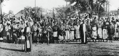 Dançarinos nativos em Mombaça, 1924-1925, 1937 de Unbekannt