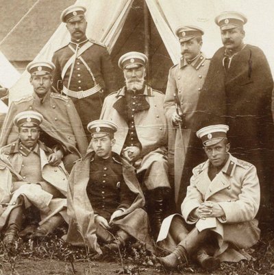 Nikolai Nikolaevich, príncipe Odoevsky-Maslov no meio com os oficiais da Guarda Vital Cava de Unbekannt