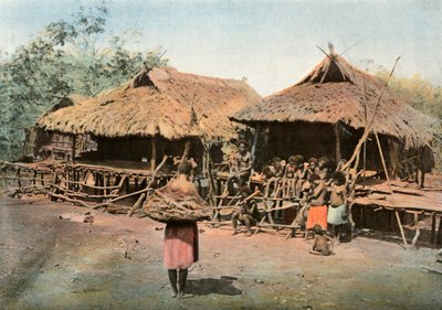 Nova Guiné. Karapuna. Aldeia Indígena, Papua Nova Guiné. Karapuna. Vila nativa, 1900. de Unbekannt