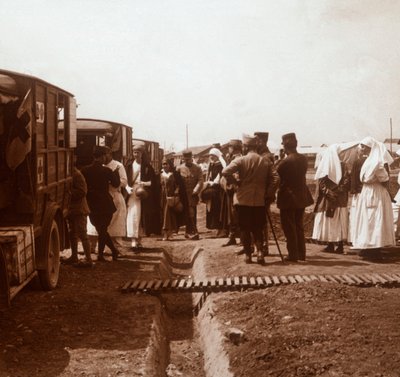 Enfermeiras e ambulâncias da Cruz Vermelha, c1914-c1918 de Unbekannt